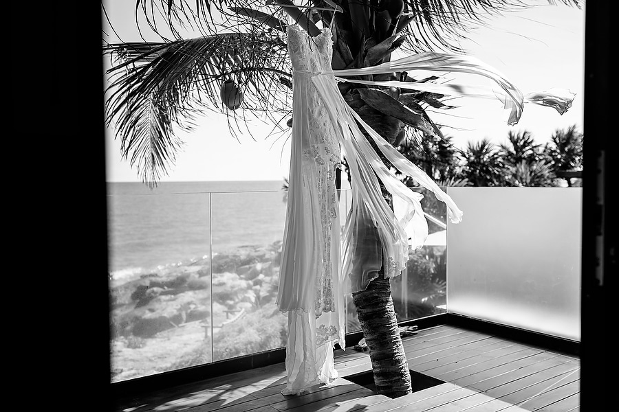A Beautiful Bohemian Beach Wedding. Photography Quetzal Photo - Mospens Studio